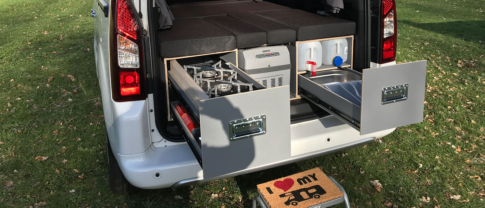 Campingbox mit Tisch für VW Caddy oder Dacia Dokker