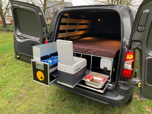 Compact QuQuQ mini camper camping box - 3DotZero Automotive Netherlands