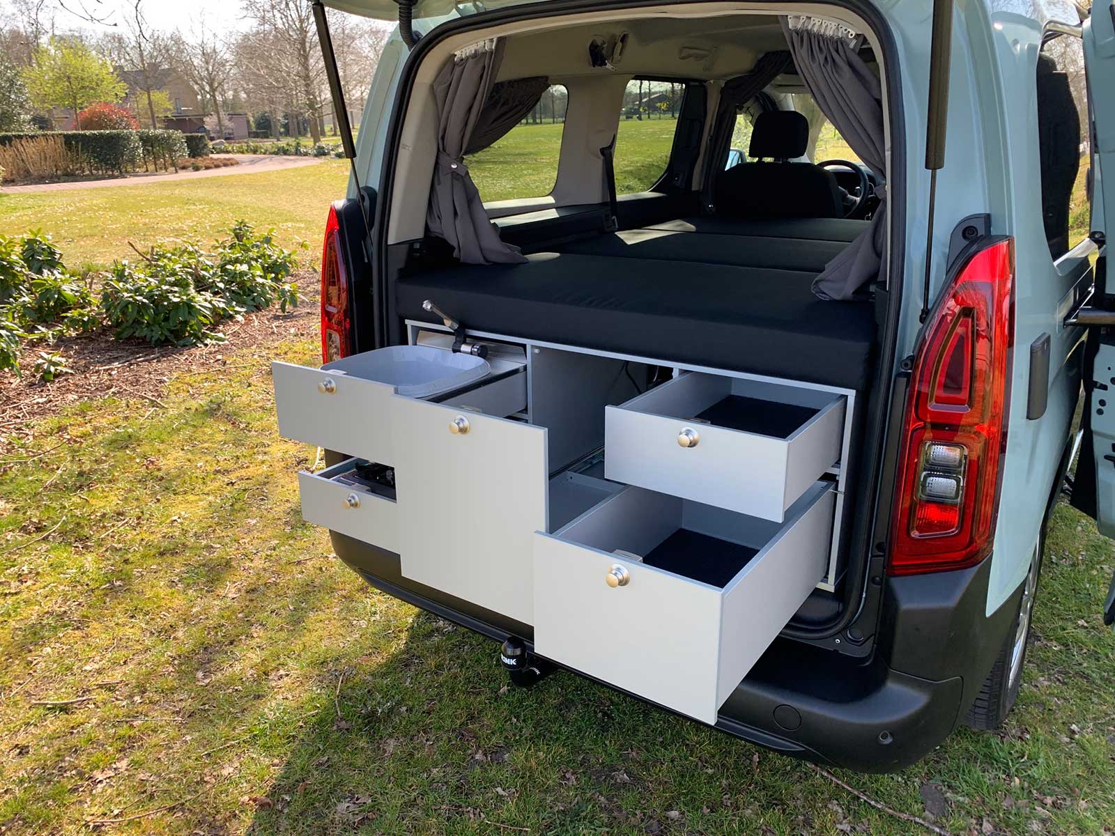 Taschentuchbox für Auto – Tier-Plüsch, fusselfrei, Auto-Innenzubehör für  MPV, Nutzfahrzeuge, Wohnwagen, Minivan, Limousine, SUV Dificato: :  Auto & Motorrad