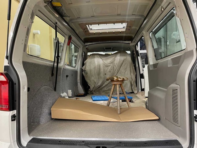 Utility mit MULTIBOX für VW T6.1 / T6 / T5 California Rückenlehne